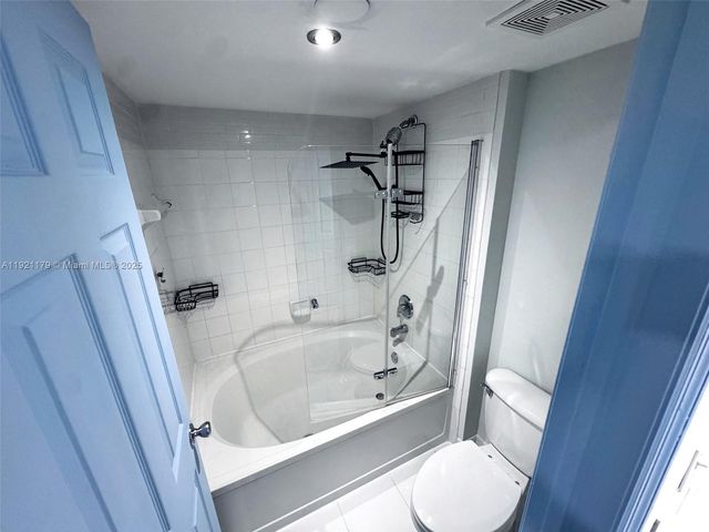 2881 NE 185th St 102, Aventura, FL 33180