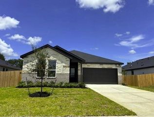 415 Robin Street, Angleton, TX 77515
