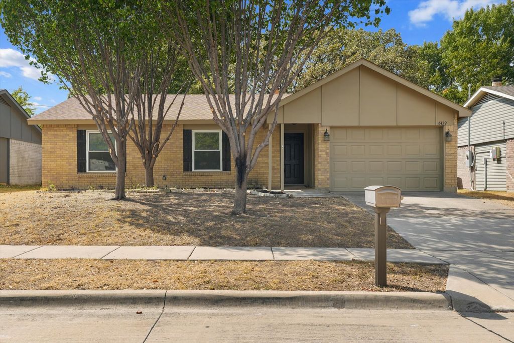6429 Yarmouth Avenue, North Richland Hills, TX 76182 — exterior