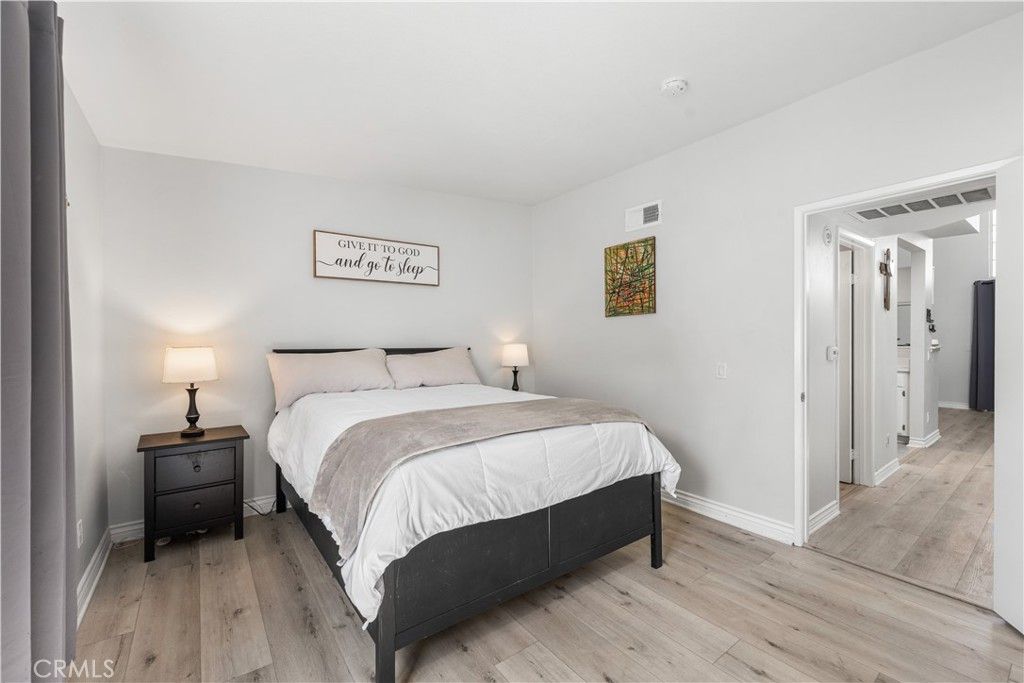 Image 10 of property listing at 11150 Glenoaks 38, Pacoima, CA 91331