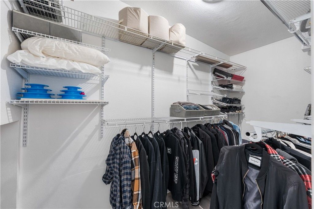 Image 11 of property listing at 11150 Glenoaks 38, Pacoima, CA 91331