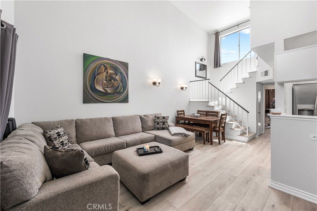 Image 2 of property listing at 11150 Glenoaks 38, Pacoima, CA 91331