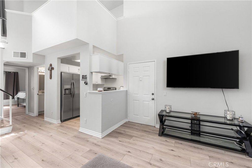 Image 3 of property listing at 11150 Glenoaks 38, Pacoima, CA 91331