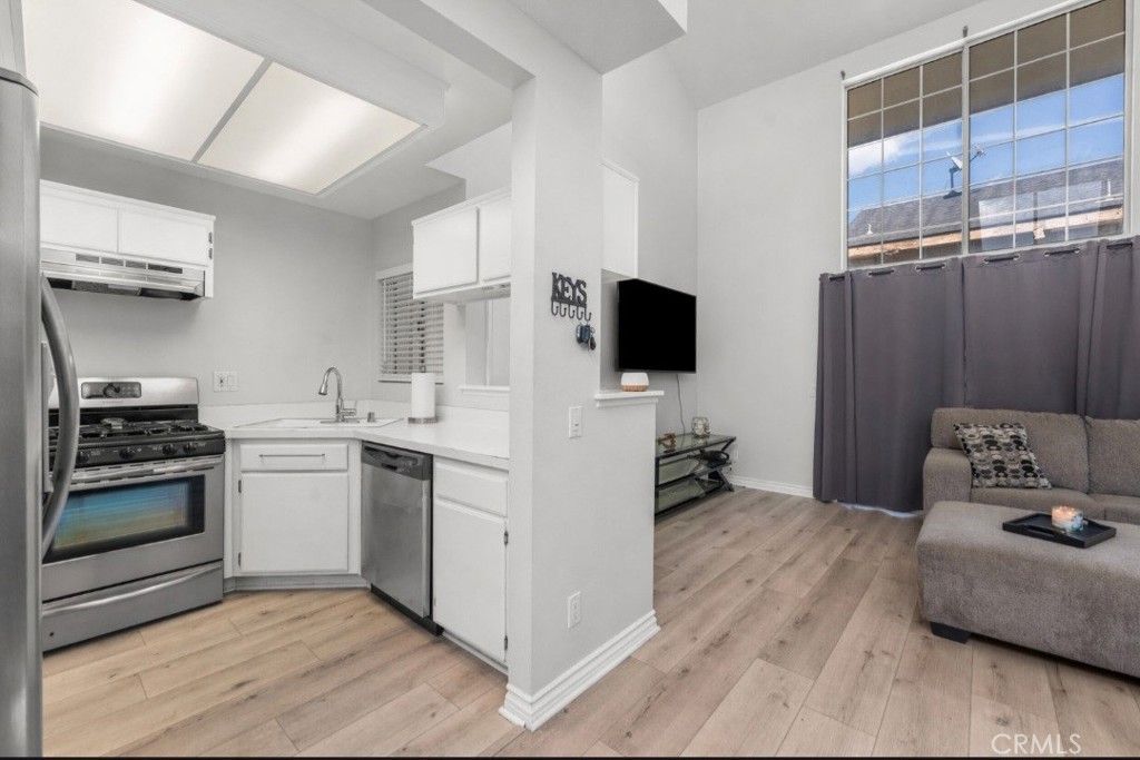 Image 4 of property listing at 11150 Glenoaks 38, Pacoima, CA 91331