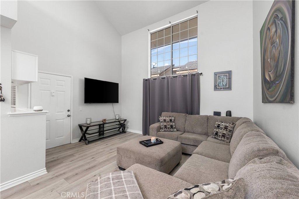 Image 5 of property listing at 11150 Glenoaks 38, Pacoima, CA 91331