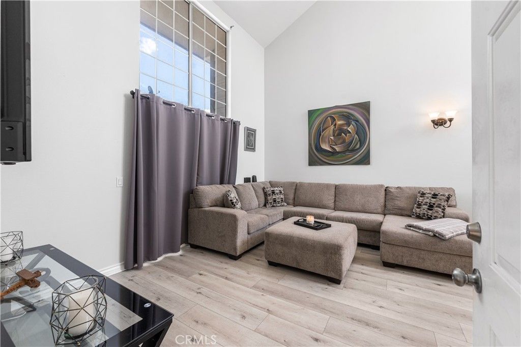 Image 7 of property listing at 11150 Glenoaks 38, Pacoima, CA 91331