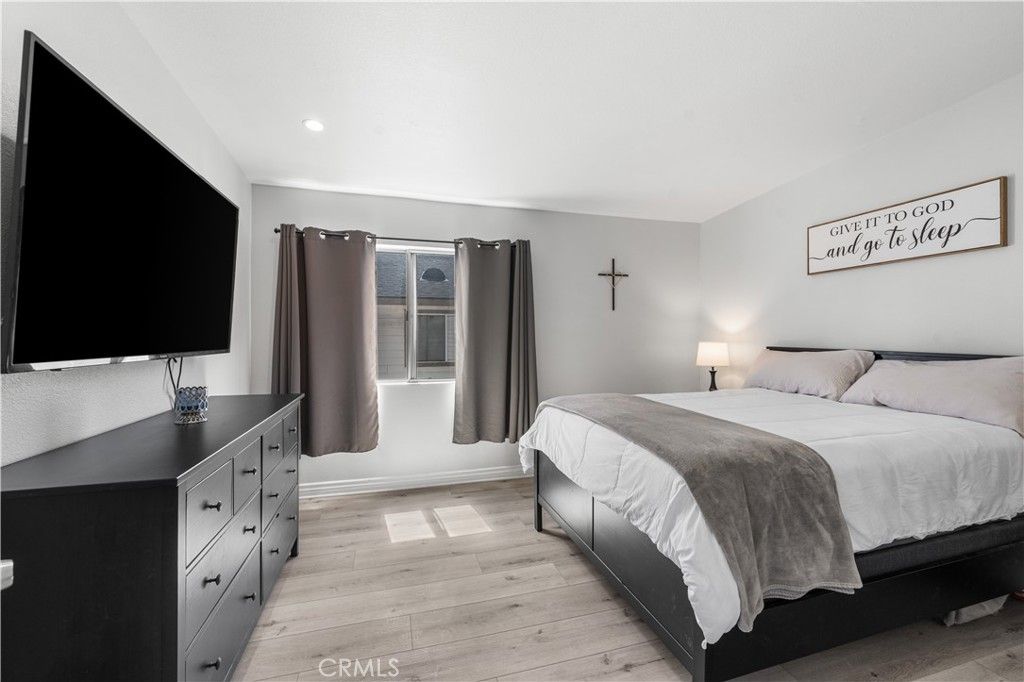 Image 8 of property listing at 11150 Glenoaks 38, Pacoima, CA 91331