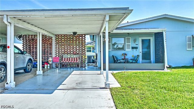 2201 Croton CT, Lehigh Acres, FL 33936