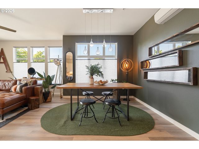 425 Ne BRYANT St 104, Portland, OR 97211