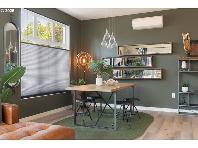 425 Ne BRYANT St 104, Portland, OR 97211