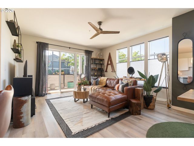 425 Ne BRYANT St 104, Portland, OR 97211