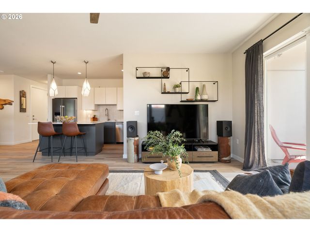 425 Ne BRYANT St 104, Portland, OR 97211