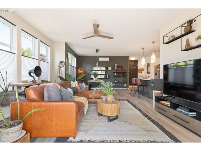425 Ne BRYANT St 104, Portland, OR 97211