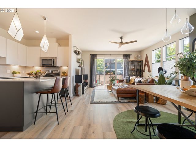 425 Ne BRYANT St 104, Portland, OR 97211