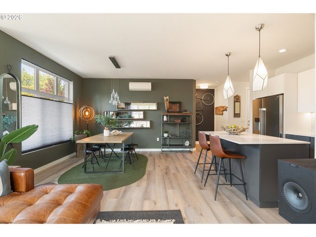 425 Ne BRYANT St 104, Portland, OR 97211