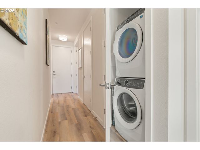 425 Ne BRYANT St 104, Portland, OR 97211