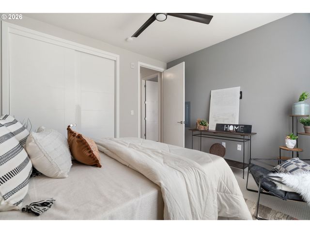 425 Ne BRYANT St 104, Portland, OR 97211