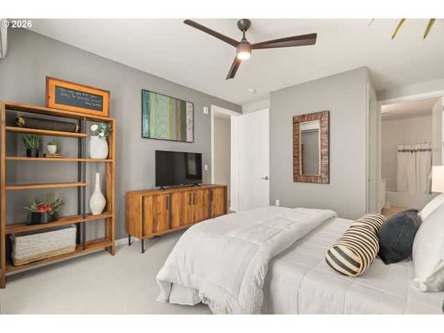 425 Ne BRYANT St 104, Portland, OR 97211