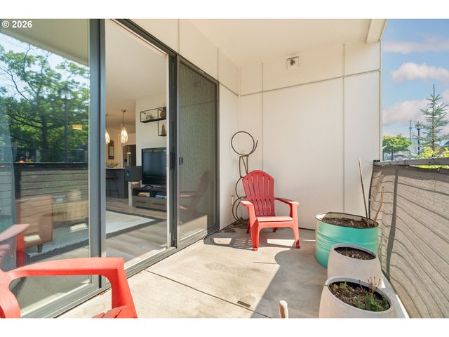 425 Ne BRYANT St 104, Portland, OR 97211
