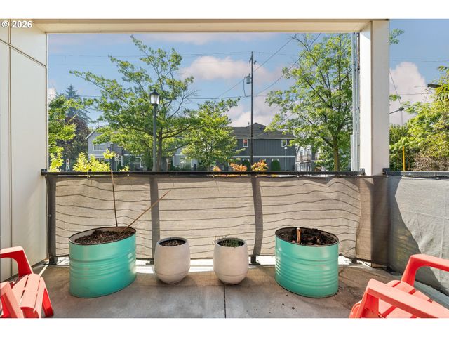425 Ne BRYANT St 104, Portland, OR 97211