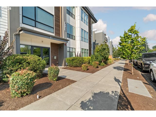 425 Ne BRYANT St 104, Portland, OR 97211