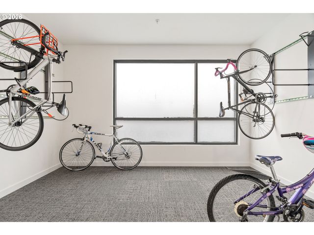 425 Ne BRYANT St 104, Portland, OR 97211