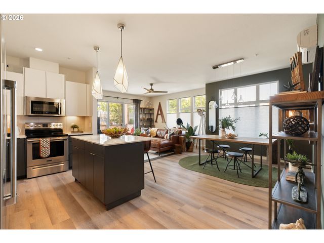 425 Ne BRYANT St 104, Portland, OR 97211