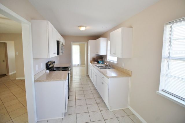 821 Rea Avenue, Lancaster, TX 75146