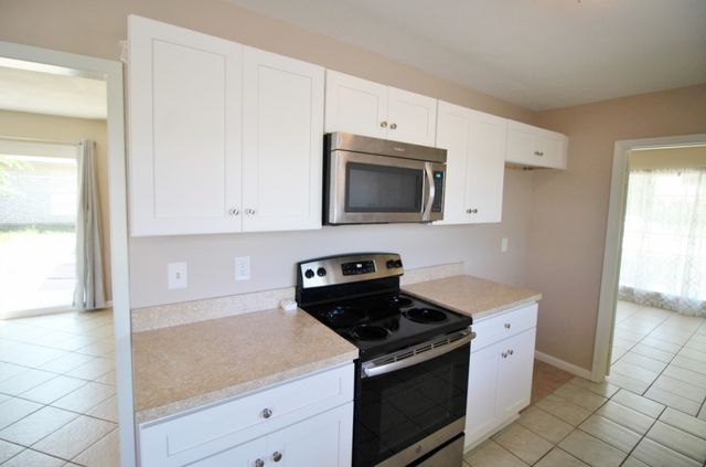 821 Rea Avenue, Lancaster, TX 75146