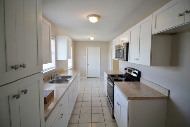 821 Rea Avenue, Lancaster, TX 75146