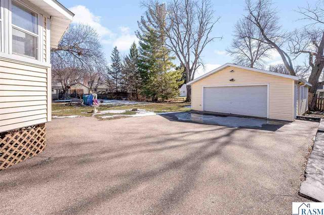 511 Harrison Avenue, North Mankato, MN 56003