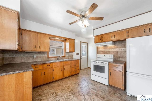 511 Harrison Avenue, North Mankato, MN 56003