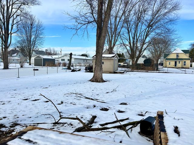 221 W 7th Street, Tilton, IL 61833