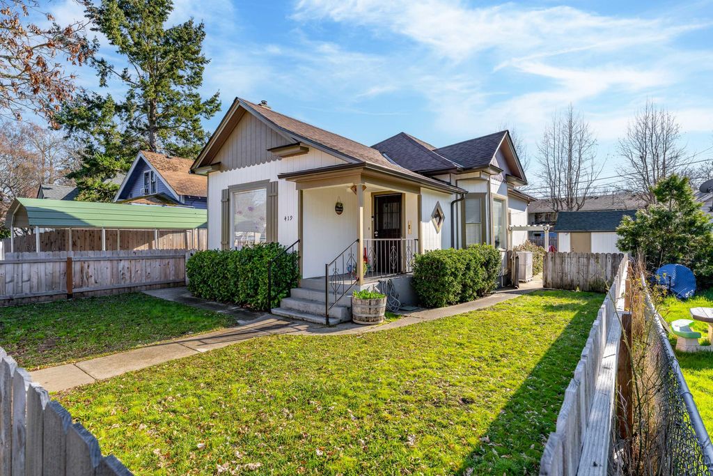 419 NW C Street, Grants Pass, OR 97526