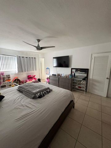 11840 NE 19th Drive 14, North Miami, FL 33181
