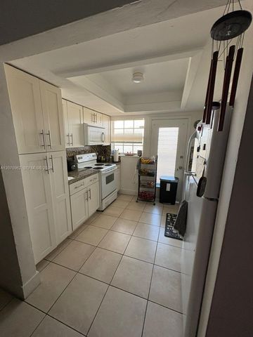 11840 NE 19th Drive 14, North Miami, FL 33181