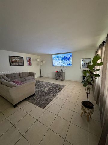11840 NE 19th Drive 14, North Miami, FL 33181