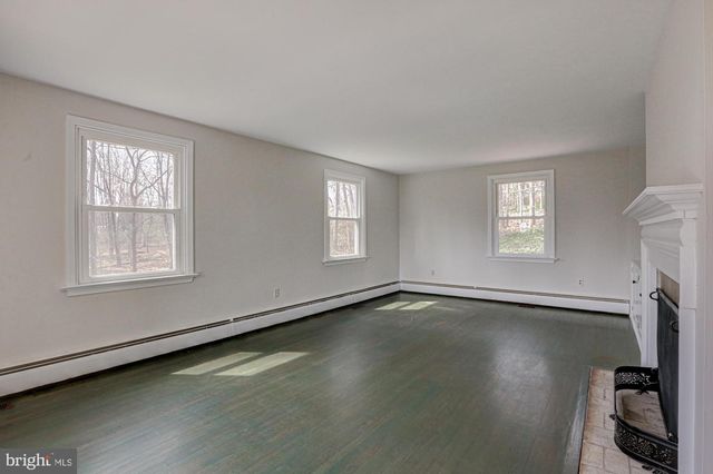 520 CLARKS LN, West Chester, PA 19382