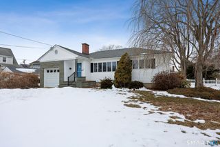 10 Hislop Street, New London, CT 06320