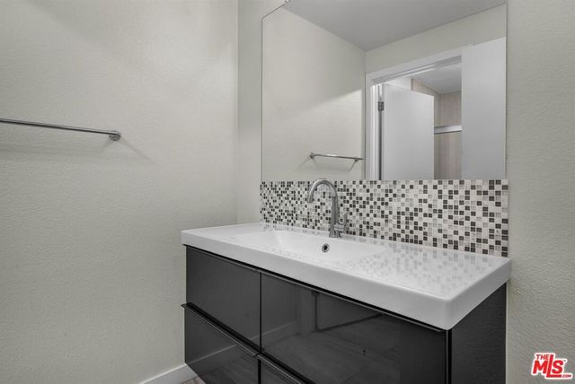 200 N Swall Drive 551, Beverly Hills, CA 90211