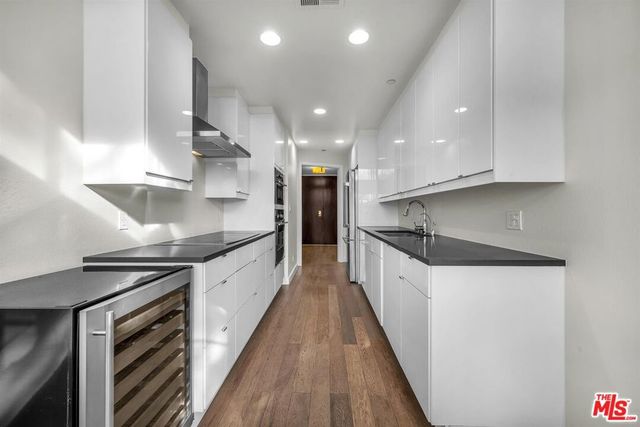 200 N Swall Drive 551, Beverly Hills, CA 90211