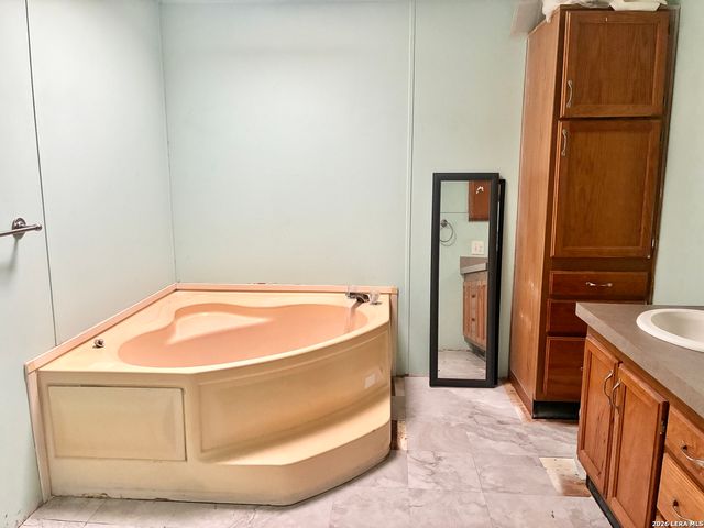 506 Maple, Jourdanton, TX 78026