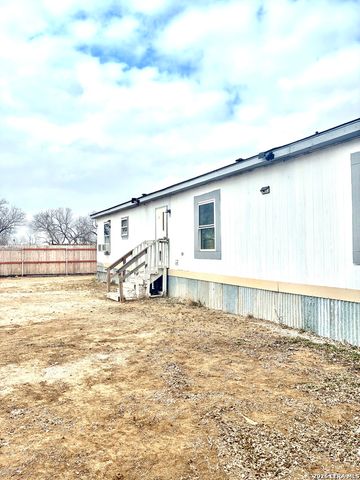 506 Maple, Jourdanton, TX 78026