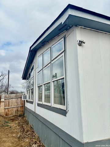 506 Maple, Jourdanton, TX 78026