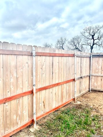 506 Maple, Jourdanton, TX 78026