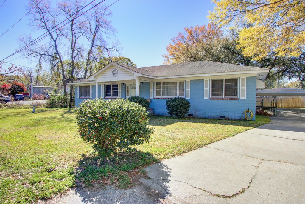 1925 Belgrade Avenue, Charleston, SC 29407
