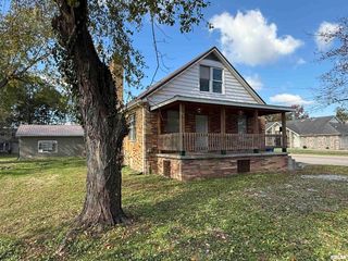 1103 W Boulevard St Street A & B, Marion, IL 62959