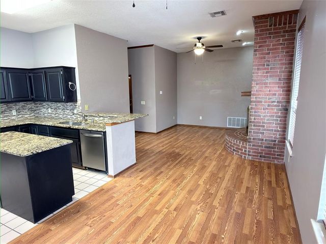 1082 Hilltop Mansion Drive, Yukon, OK 73099