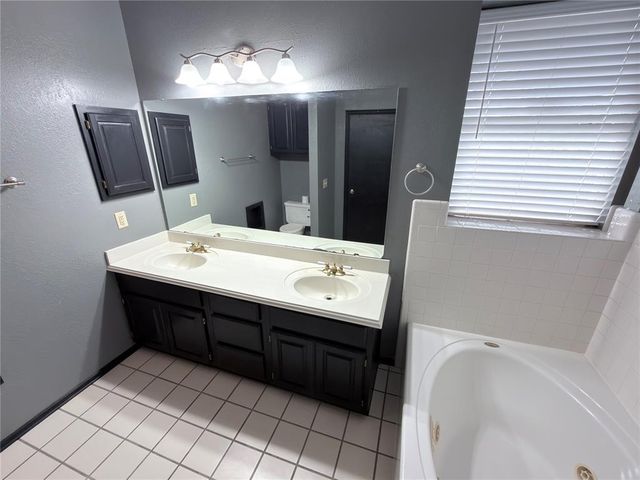 1082 Hilltop Mansion Drive, Yukon, OK 73099