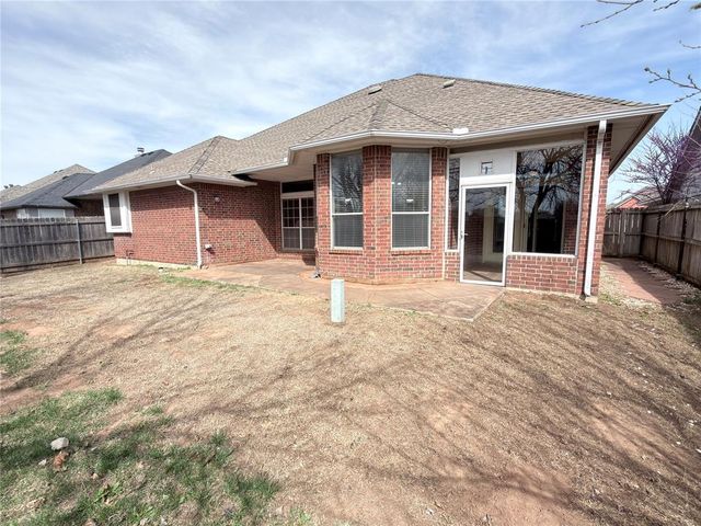 1082 Hilltop Mansion Drive, Yukon, OK 73099